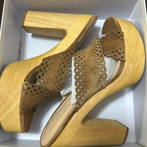 Veronica Beard Women’s Gaynor Platform Leather Sandals Hazelwood